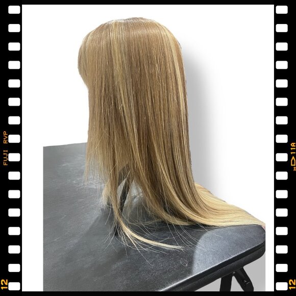 Amore "Stevie” 17.50 inch long Synthetic Wig by Amore / Spring Honey - Picture 4 of 14